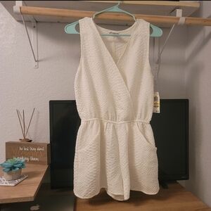 Size Medium Bar III Pearl Colored Textured Short Romper